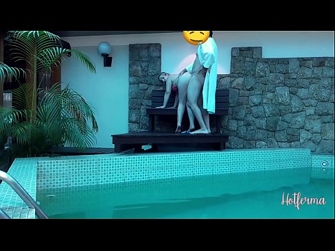 ❤️ 老板邀请女佣去泳池,却忍不住要来个热辣的 ❤ Anal video❌️❤